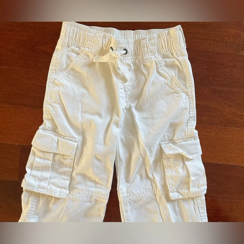 Gymboree Boys White Casual Cargo Pant Bermuda Size 5 %100 Cotton Shorts Toddler